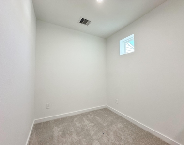 2726 Discovery Trails Court - Photo Thumbnail 31