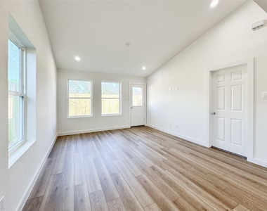 2726 Discovery Trails Court - Photo Thumbnail 14