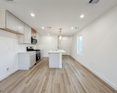 2726 Discovery Trails Court - Photo Thumbnail 9