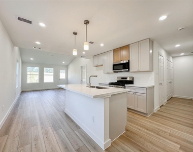2726 Discovery Trails Court - Photo Thumbnail 4