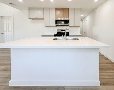 2726 Discovery Trails Court - Photo Thumbnail 7