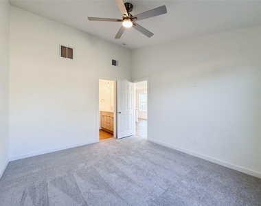 2726 Discovery Trails Court - Photo Thumbnail 20
