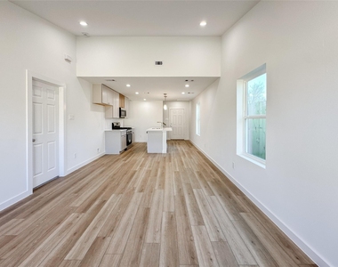 2726 Discovery Trails Court - Photo Thumbnail 18