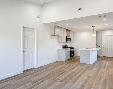 2726 Discovery Trails Court - Photo Thumbnail 16