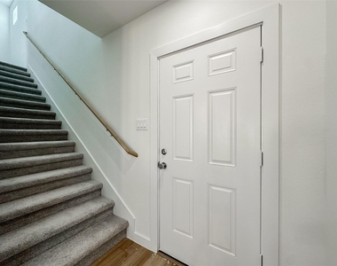 2726 Discovery Trails Court - Photo Thumbnail 3
