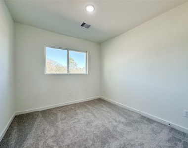 2726 Discovery Trails Court - Photo Thumbnail 33