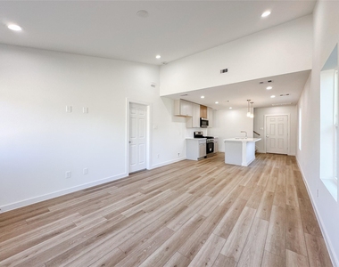 2726 Discovery Trails Court - Photo Thumbnail 15