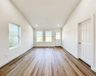 2726 Discovery Trails Court - Photo Thumbnail 13