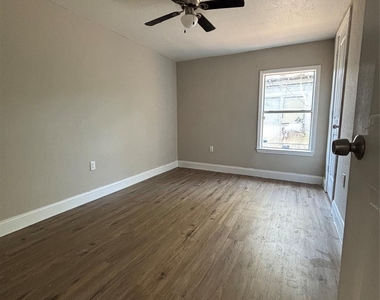 4106 Darby Street - Photo Thumbnail 7