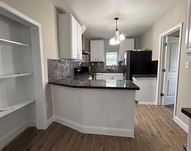 4106 Darby Street - Photo Thumbnail 2