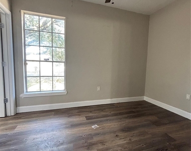 4106 Darby Street - Photo Thumbnail 4
