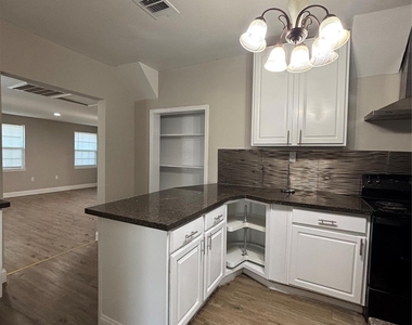 4106 Darby Street - Photo Thumbnail 3