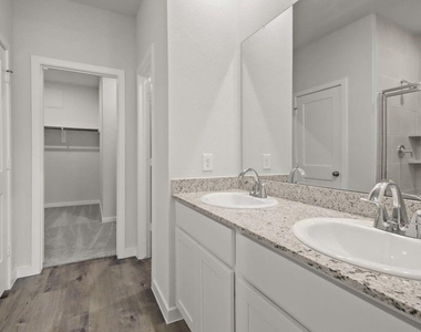 496 Shoreview Drive - Photo Thumbnail 8