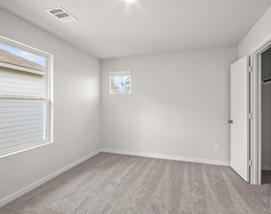 496 Shoreview Drive - Photo Thumbnail 15