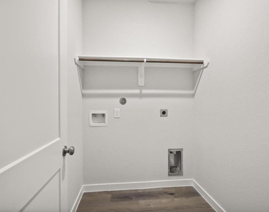 496 Shoreview Drive - Photo Thumbnail 17