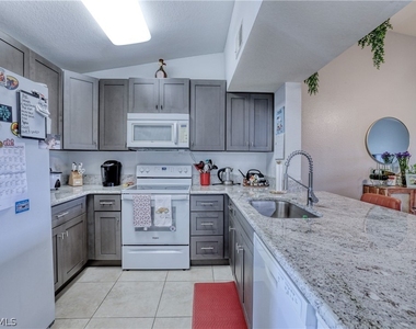 8294 Key Royal Circle - Photo Thumbnail 10