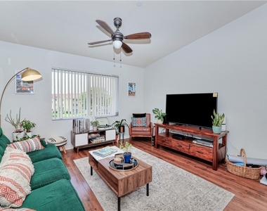 8294 Key Royal Circle - Photo Thumbnail 14