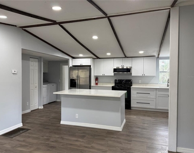 8824 Overlook Dr - Photo Thumbnail 8