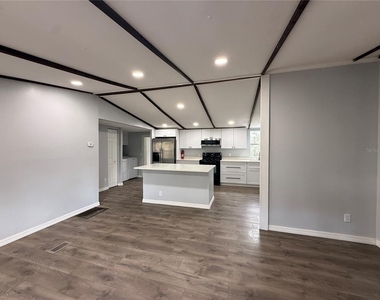 8824 Overlook Dr - Photo Thumbnail 9