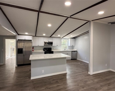 8824 Overlook Dr - Photo Thumbnail 4