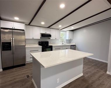 8824 Overlook Dr - Photo Thumbnail 5