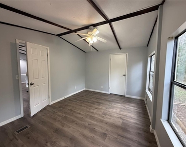 8824 Overlook Dr - Photo Thumbnail 15
