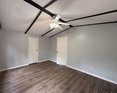 8824 Overlook Dr - Photo Thumbnail 16