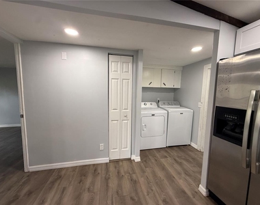 8824 Overlook Dr - Photo Thumbnail 12