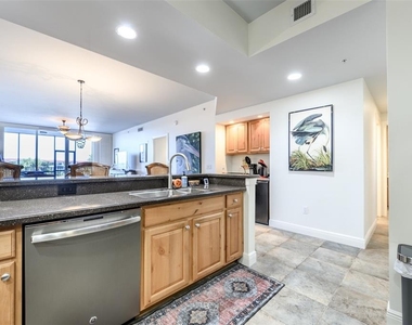 3313 Sunset Key Circle - Photo Thumbnail 13