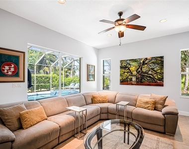 956 Scherer Way - Photo Thumbnail 10