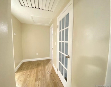 38 Starr Avenue - Photo Thumbnail 5