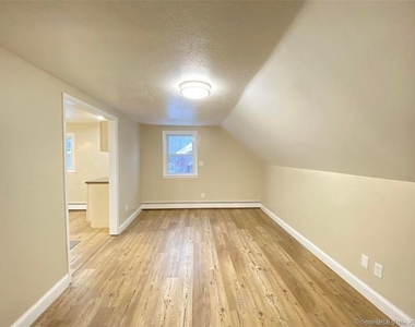 38 Starr Avenue - Photo Thumbnail 3