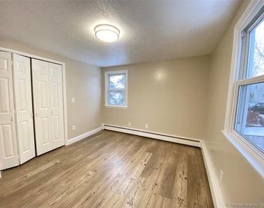 38 Starr Avenue - Photo Thumbnail 7