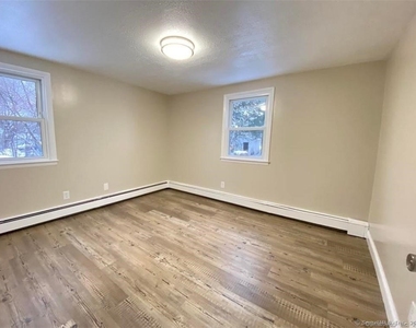 38 Starr Avenue - Photo Thumbnail 8