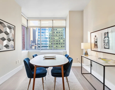 West 47th Street - Photo Thumbnail 4