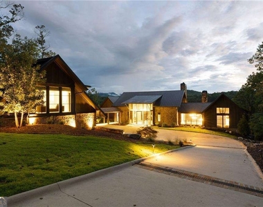 725 Rocky Point Drive - Photo Thumbnail 1