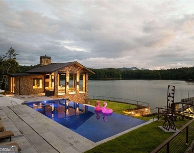 725 Rocky Point Drive - Photo Thumbnail 2