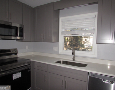 1716 Twin Brooks Drive - Photo Thumbnail 5
