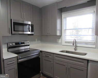 1716 Twin Brooks Drive - Photo Thumbnail 3