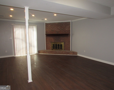 1716 Twin Brooks Drive - Photo Thumbnail 11