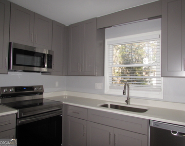 1716 Twin Brooks Drive - Photo Thumbnail 7