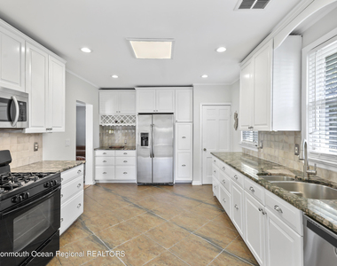 8 Arthur Avenue - Photo Thumbnail 13
