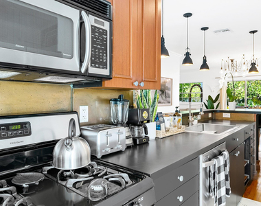 411 Sw 10th Street - Photo Thumbnail 2