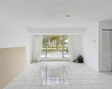 8027 Lagos De Campo Boulevard - Photo Thumbnail 13