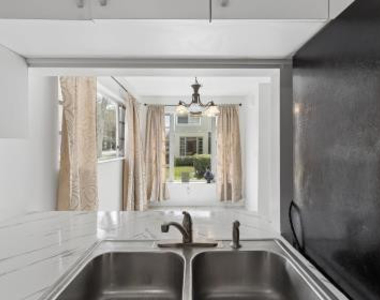 8027 Lagos De Campo Boulevard - Photo Thumbnail 4