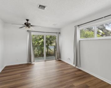 8027 Lagos De Campo Boulevard - Photo Thumbnail 9