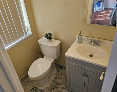 2260 Ne 67th Street - Photo Thumbnail 8