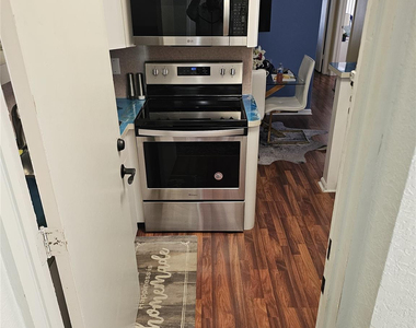 2260 Ne 67th Street - Photo Thumbnail 4