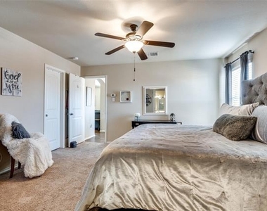 1606 Meadow Creek Drive - Photo Thumbnail 16
