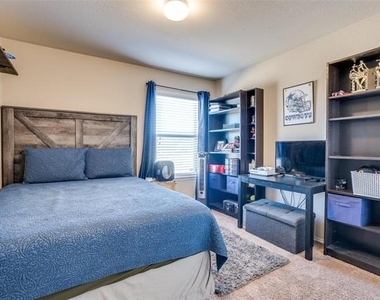 1606 Meadow Creek Drive - Photo Thumbnail 20